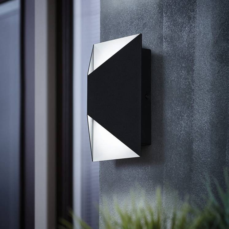 Tria Integrated LED Outdoor Wall Light